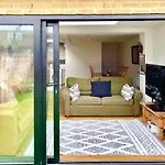 Bright, Modern, Spacious Home With Garden
