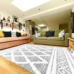 Bright, Modern, Spacious Home With Garden