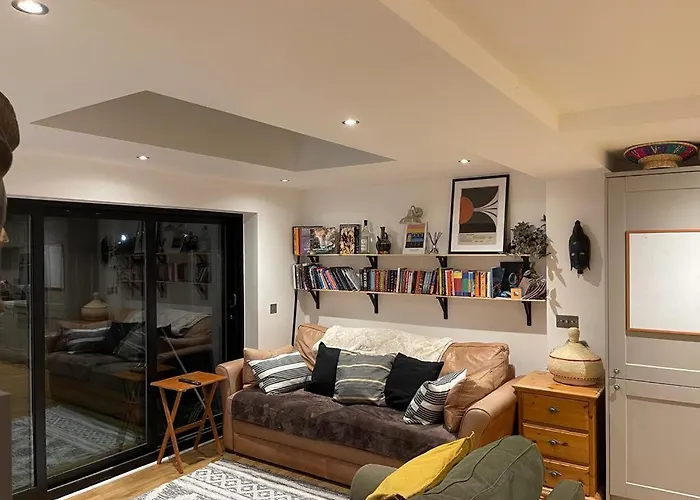 Bright, Modern, Spacious Home With Garden