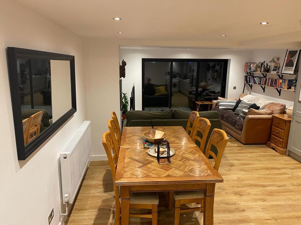 Bright, Modern, Spacious With Garden *