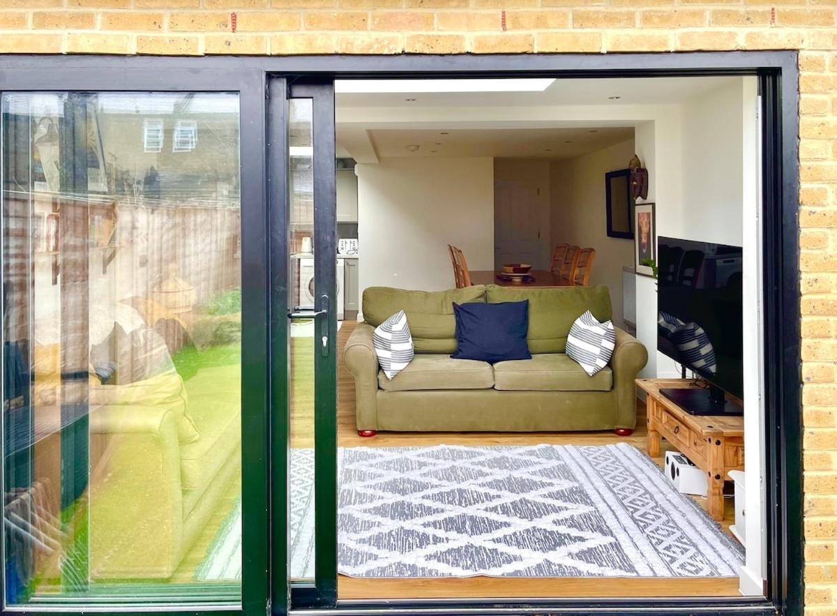 Bright, Modern, Spacious With Garden *