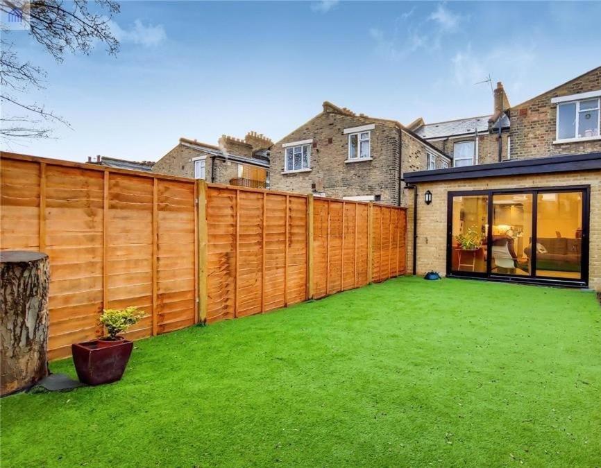 Bright, Modern, Spacious With Garden Hébergement de vacances