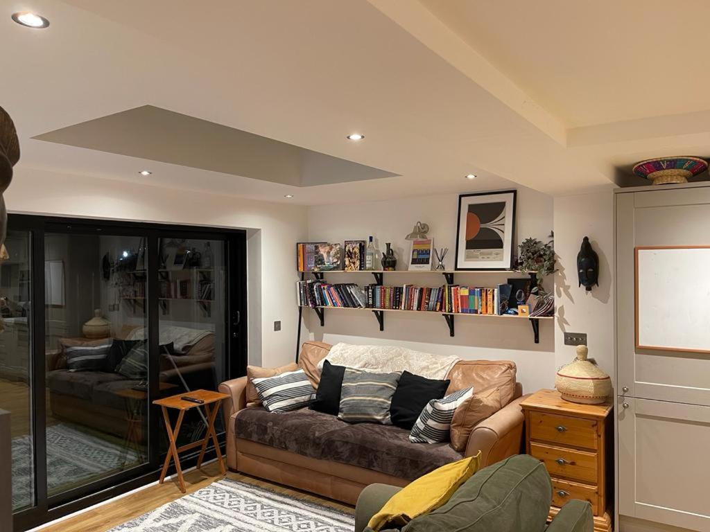 Bright, Modern, Spacious With Garden Hébergement de vacances *