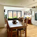 Bright, Modern, Spacious Home With Garden